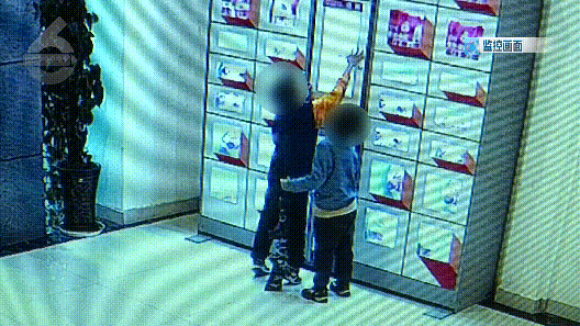 6岁男童被困在昆明一小区自动贩货机内，家长索赔100万元