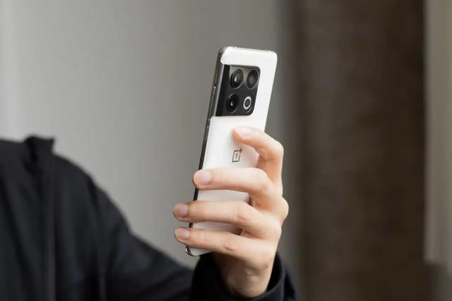 一加 10 Pro 胖达白开箱图赏