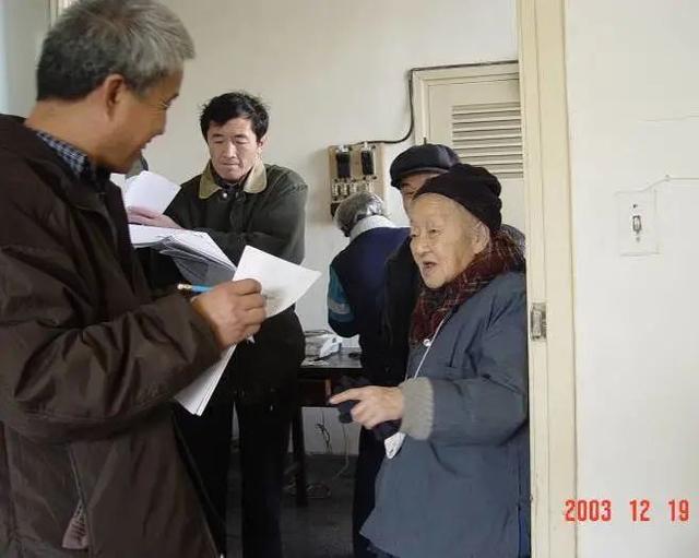 她带领几个人的团队，完成了不亚于世界第一的研究