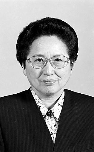 何鲁丽同志逝世