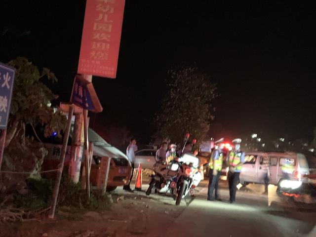 痛！东航MU5735坠毁，“坠毁时爆炸声很大，以为在打雷”，上千救援人员紧急搜救！东航停飞全部同型号客机，多家险企启动应急响应