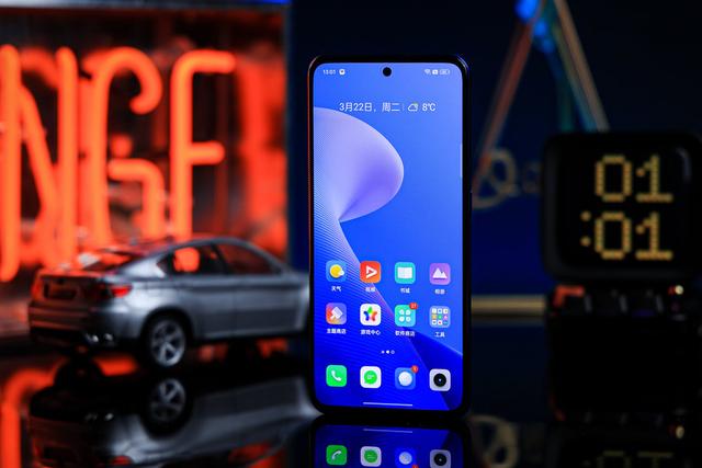 150W光速秒充突破速度极限 真我GT Neo3手机评测