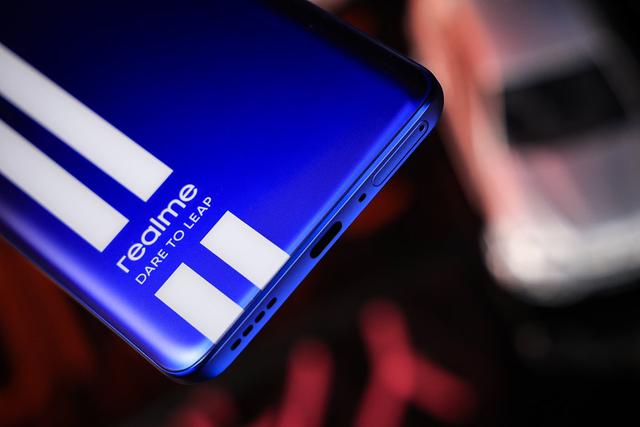 150W光速秒充突破速度极限 真我GT Neo3手机评测