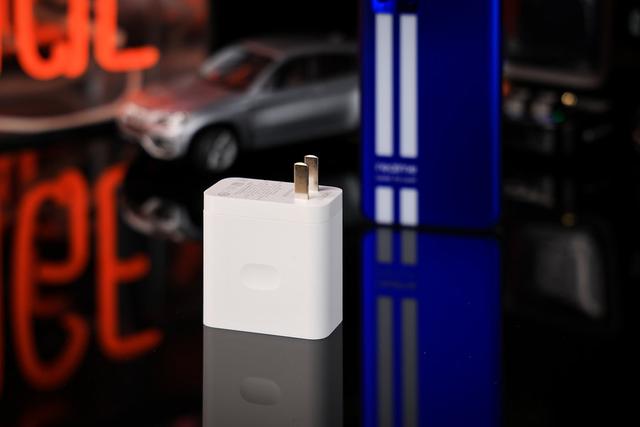150W光速秒充突破速度极限 真我GT Neo3手机评测