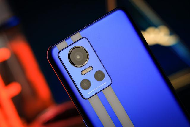 150W光速秒充突破速度极限 真我GT Neo3手机评测