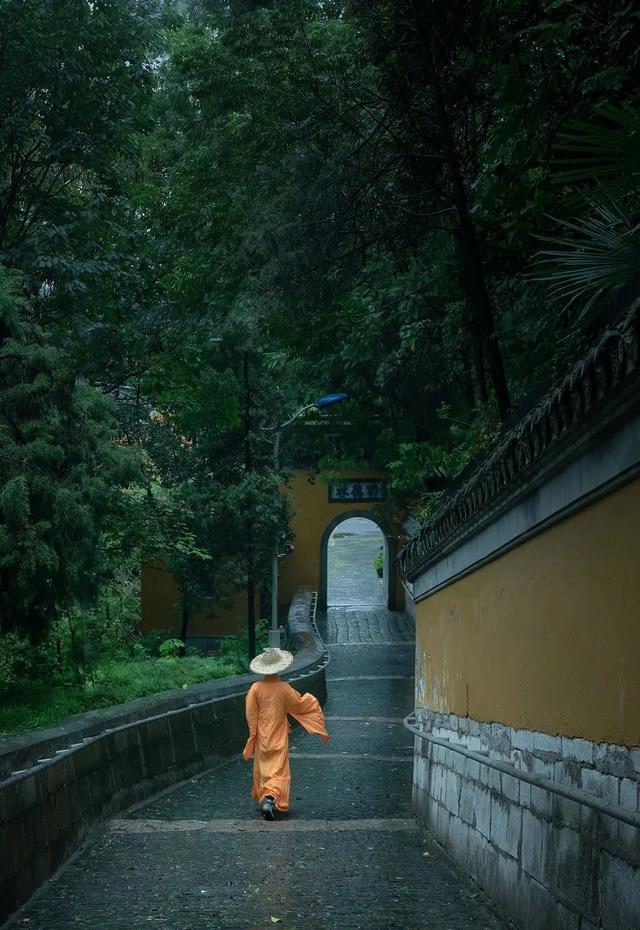 千年古寺招聘：月薪过万 包吃不加班