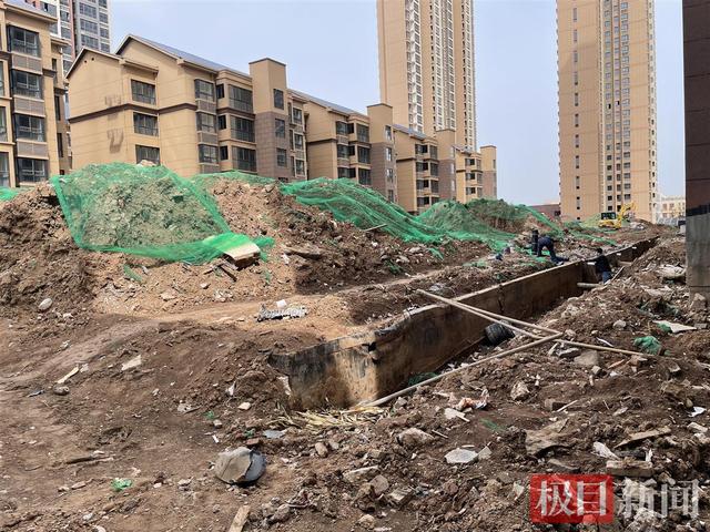 西安300余户业主住进10年未交付的烂尾楼：太阳能板充电，提水徒步爬29楼