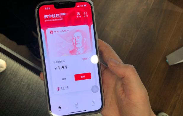 杭州姑娘用数字人民币，买了一支口红！柜哥直呼好新奇：你是第一单