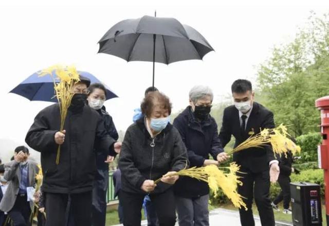 袁隆平夫人口罩上的话让人泪目