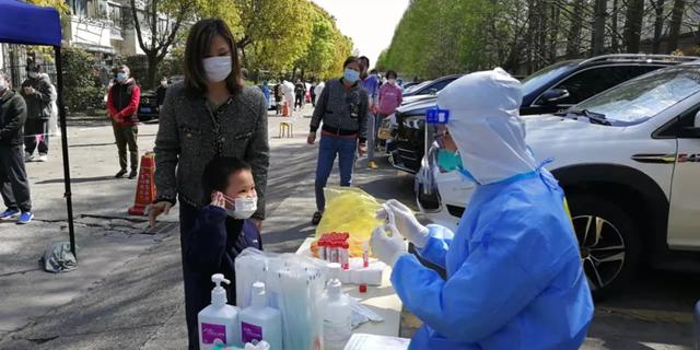 “江苏大白，谢谢你们！”上海加油，我们都在