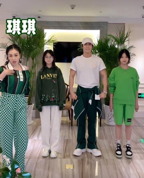 肱二肌跳舞（展示肱二头肌然后跳舞）