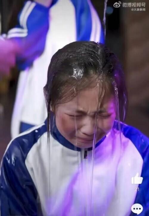 孩子在学校辱骂老师(孩子在学校辱骂老师怎么办)