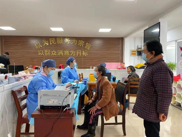 江苏无锡110岁的阿婆也来接种疫苗了