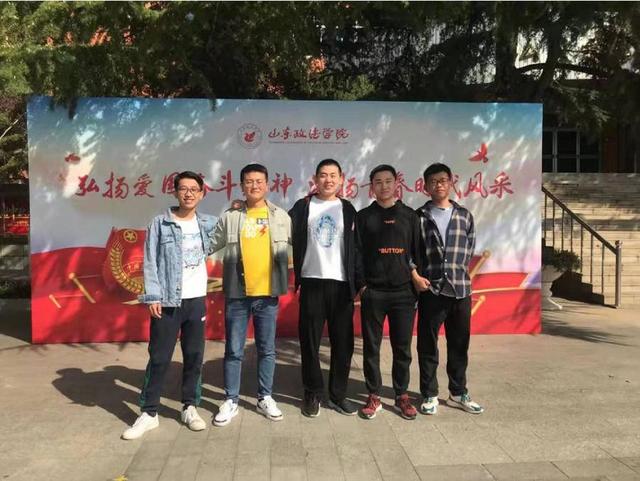 山东政法学院公共管理学院“学霸宿舍”：五名党员，全“研”
