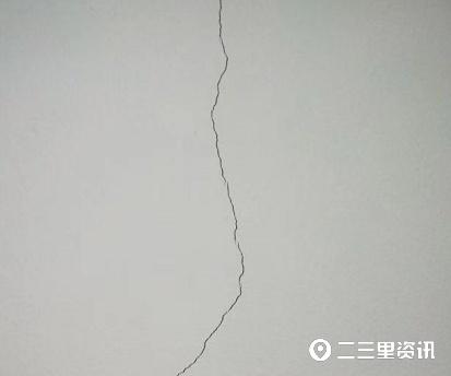 买房两年多出现16条裂纹，商南一业主：“担心房屋有质量问题”