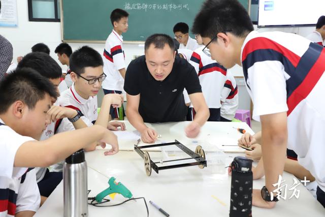 如何建成全国领先校？教育集团怎样发展？对话珠海一中校长张六安