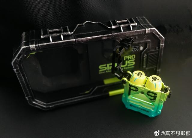 把充电仓做成手办，这些潮玩耳机是解压的指尖玩物