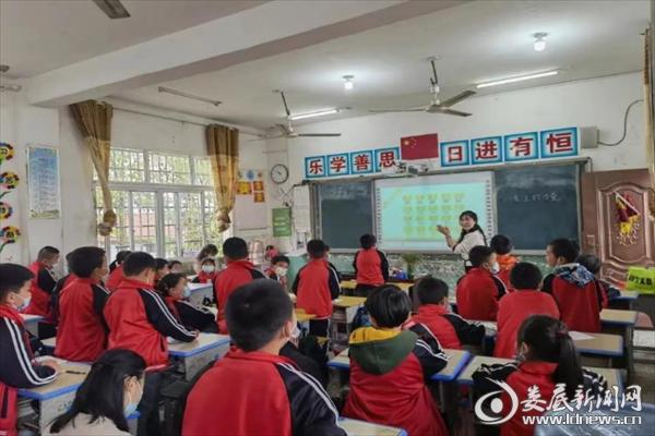 娄星区童小燕小学语文名师工作室开展第三期送教下乡活动