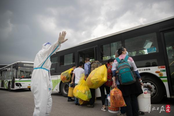 为应对强对流天气 上海国际赛车场方舱临时转移患者