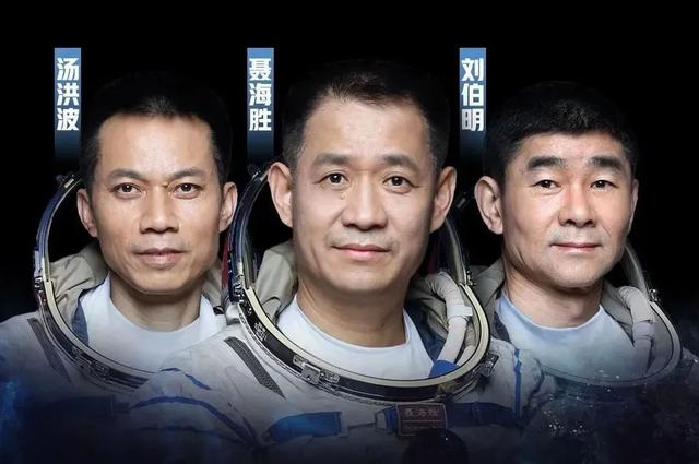 太空环游一周年！200秒回顾这些“第一次”
