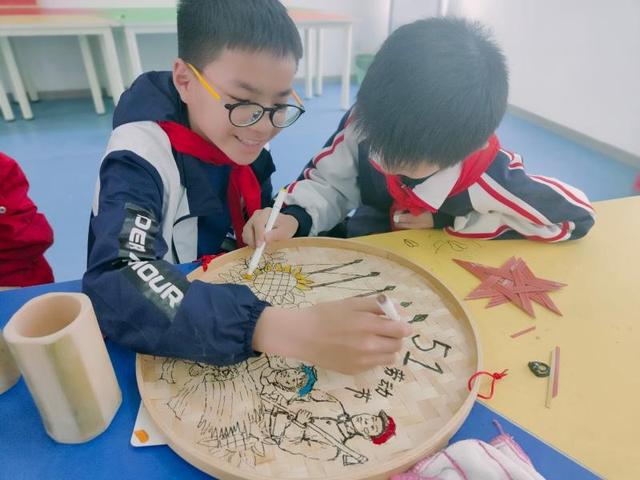屯溪区：传承非遗文化 绽放劳动之花——江南实验小学将竹编引入课堂