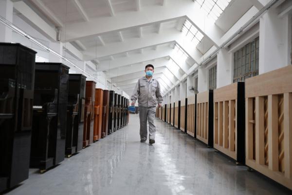“中国造”钢琴是怎样炼成的？——国产钢琴装配师的故事