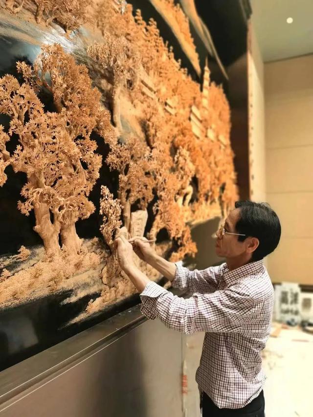 匠心雕刻 木香留芳——探访福州软木画代表性传承人陈君锟