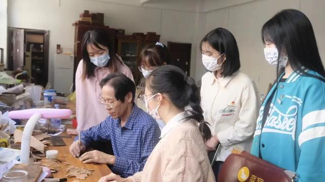 匠心雕刻 木香留芳——探访福州软木画代表性传承人陈君锟