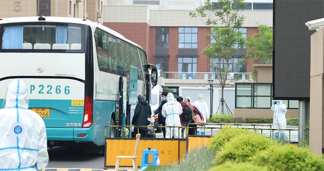 刚刚,上海通报:六区符合社会面基本清零标准;1100万人近期将离开上海?回应来了