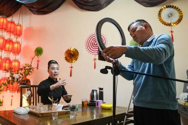 飞手、主播、画家……中国农村涌现新职业