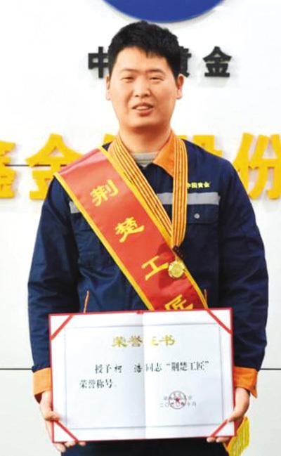卖掉的书用破碎机切割掉了