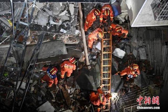 长沙自建房倒塌救援现场细节披露：第10名幸存者是如何发现的