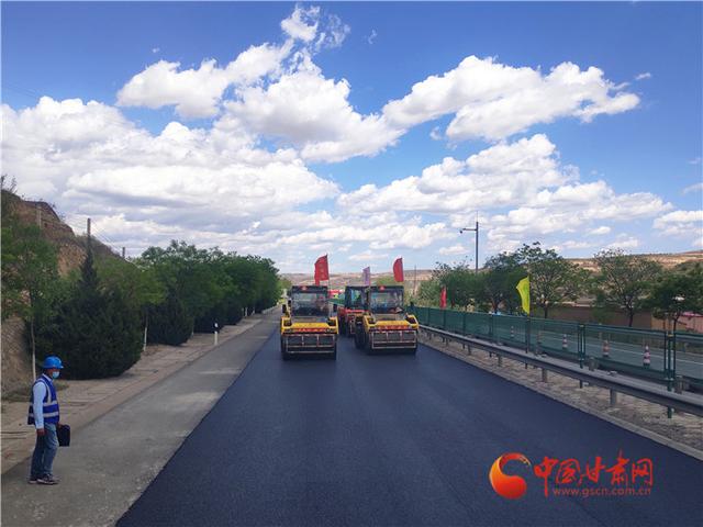 甘肃公路部门号召领导干部带头“爬梯子、进洞子”做好道路养护工作