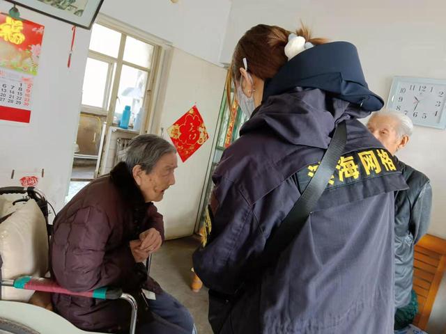 上门办理资格认证 古林街道欣欣里社区网格员温暖老人心