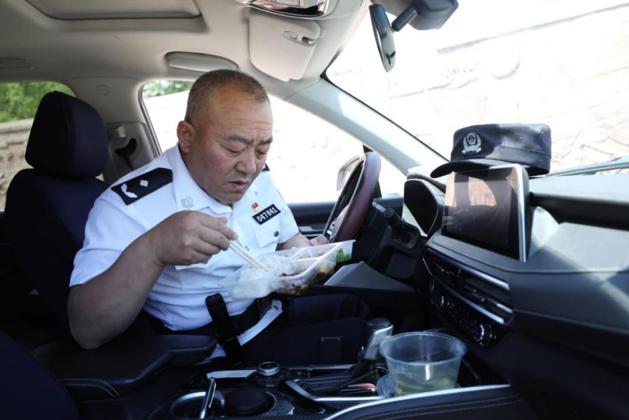 北京通州疫情最前线：父女警官，并肩战斗