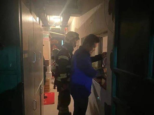 居民楼深夜起火！救人还是备考？青岛这名准高考生毅然冲上去