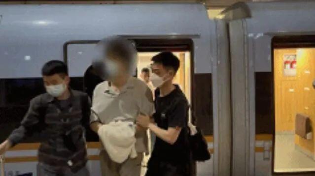 外省姑娘赶来打九价HPV疫苗，本地人却抢不到？