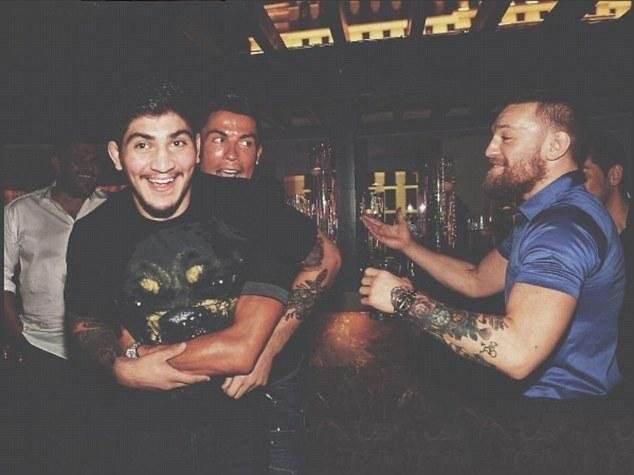 康纳，微信头像，康纳（康纳麦格雷戈壁纸）