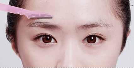 眉毛怎么修才好看，怎样把眉毛修干净（助你修出漂亮的眉毛）