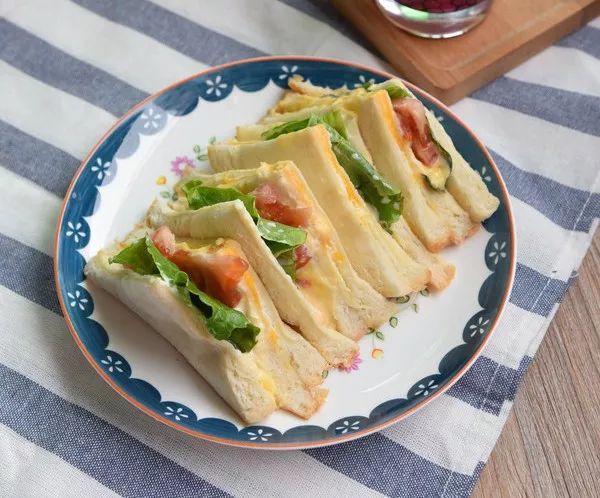 微波炉可以烤红薯，用微波炉如何能烤出美味的红薯（热乎乎的烤地瓜）