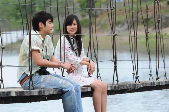 回忆就像一个说话的人，一起走进泰国校园的爱情电影，纪念我们的青春。