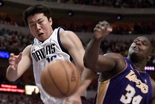 王治郅为什么没能打nba(被骂卖国！被央视封杀！是什么原因让王治郅在NBA落荒而逃)