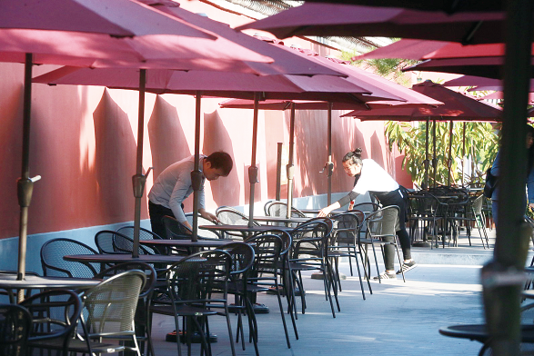 切断虹桥，近距离观看“兜裆布萌狮子”