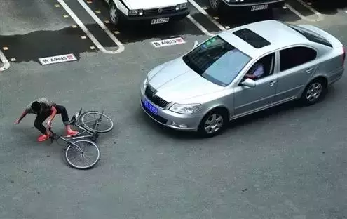 碰瓷被撞死,碰瓷被撞死司机承担什么责任