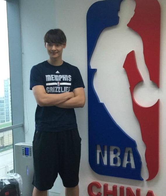 华人nba球员有哪些(盘点中国的9大NBA球员！宋涛开天辟地，姚明最伟大！)