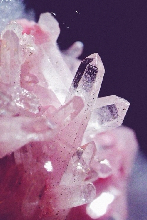 水晶是什么（水晶与石英的区别和佩戴禁忌）