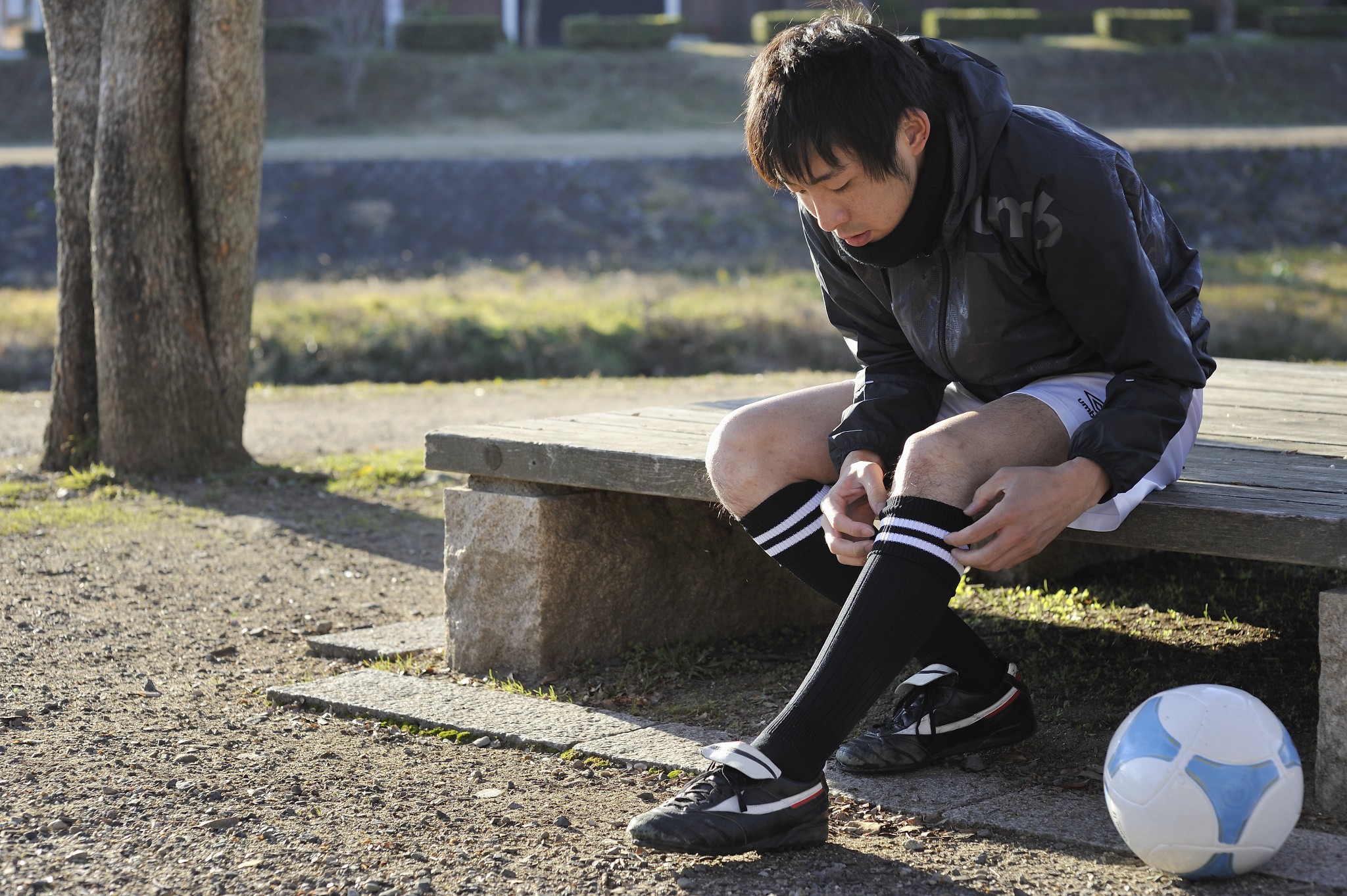 足球比赛为什么要穿长袜子(涨知识|踢足球为什么一定要穿足球袜?