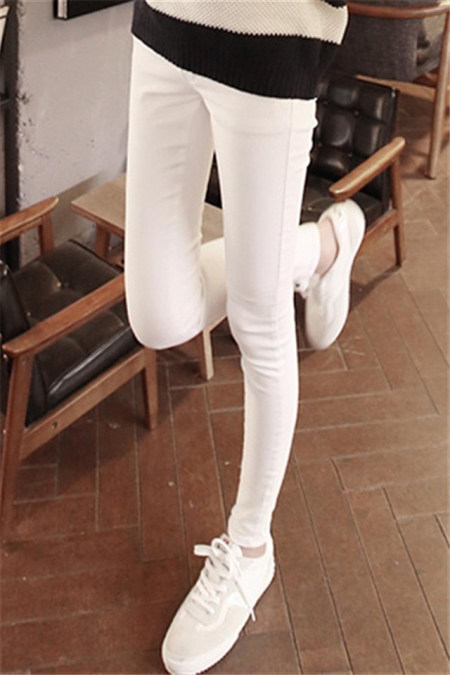 春季女人穿白色打底裤，才是真的漂亮！