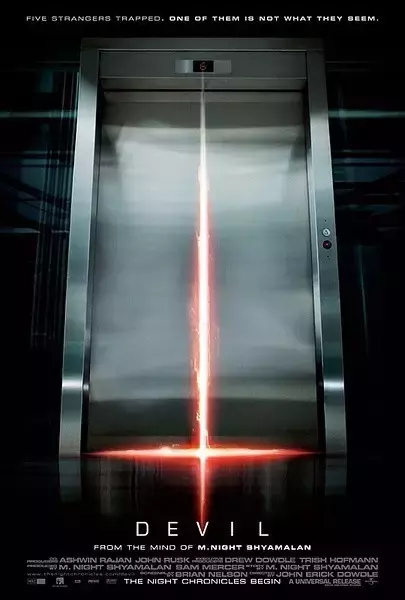 单凭电梯，就玩出一部让人「高潮迭起」的恐怖片