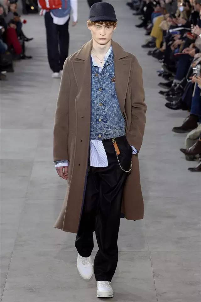 时装与潮牌越走越近？Supreme 就是我们年轻人眼中的 LV！